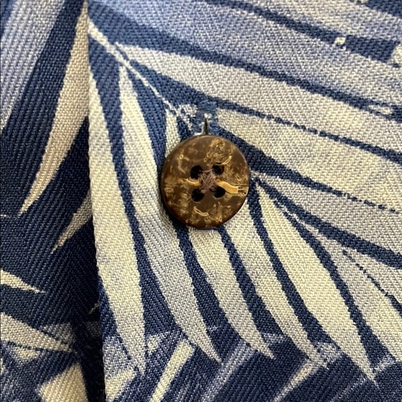 🏝️Men’s TOMMY BAHAMA SILK Blue and White Tropical Print Button Down Shirt.  XL - Picture 4 of 5